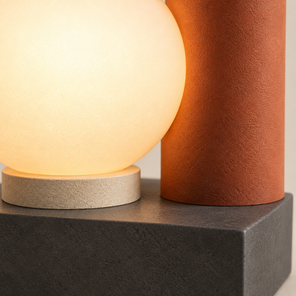 Lámpara LED moderna de mesa con esfera luminosa – Luz ambiental geométrica en tonos naturales cálidos