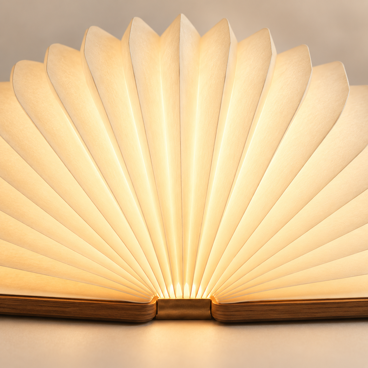 Lámpara plegable tipo abanico con base de madera – Luz ambiental decorativa con un moderno diseño inspirado en un libro